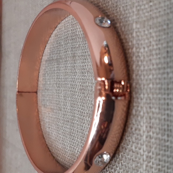 Avon Essential Metals Embellished Bangle Bracelet Rose Gold Tone 2014 - Picture 3 of 9